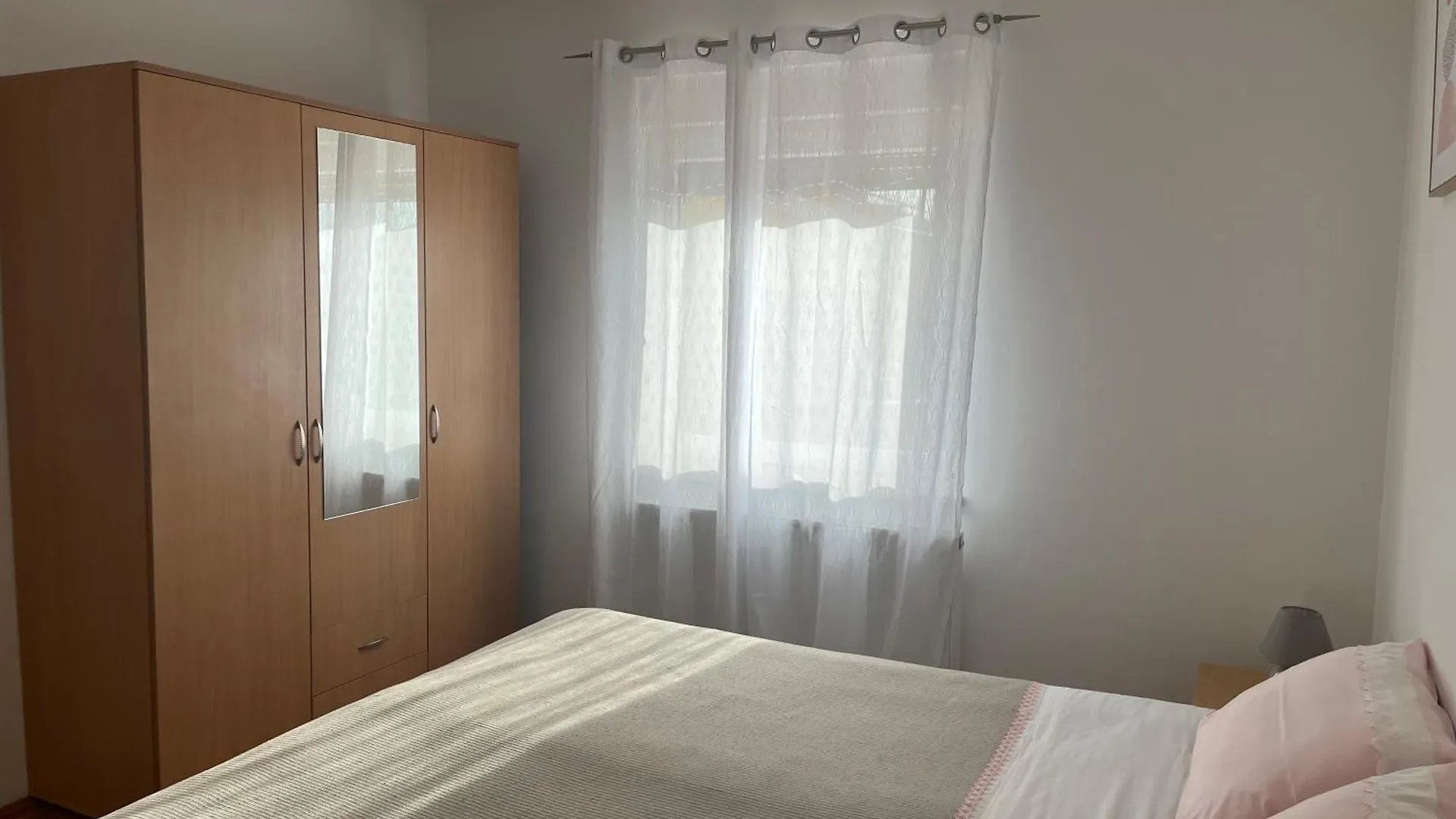 Burle Apartment With Free Private Parking Medulin
